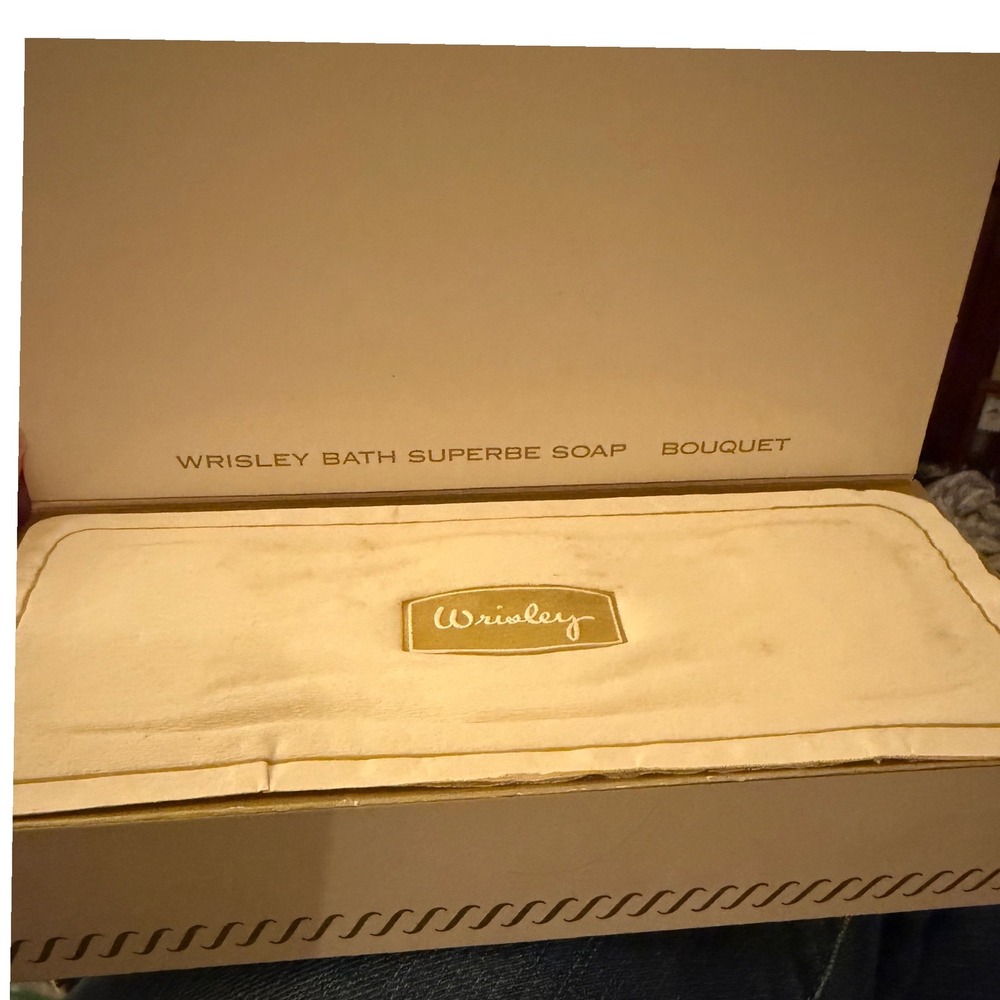 Vintage Wrisley Bath Superbe Soap Bouquet Scent Set of‎ 3 Bars Original Box - Picture 3 of 3
